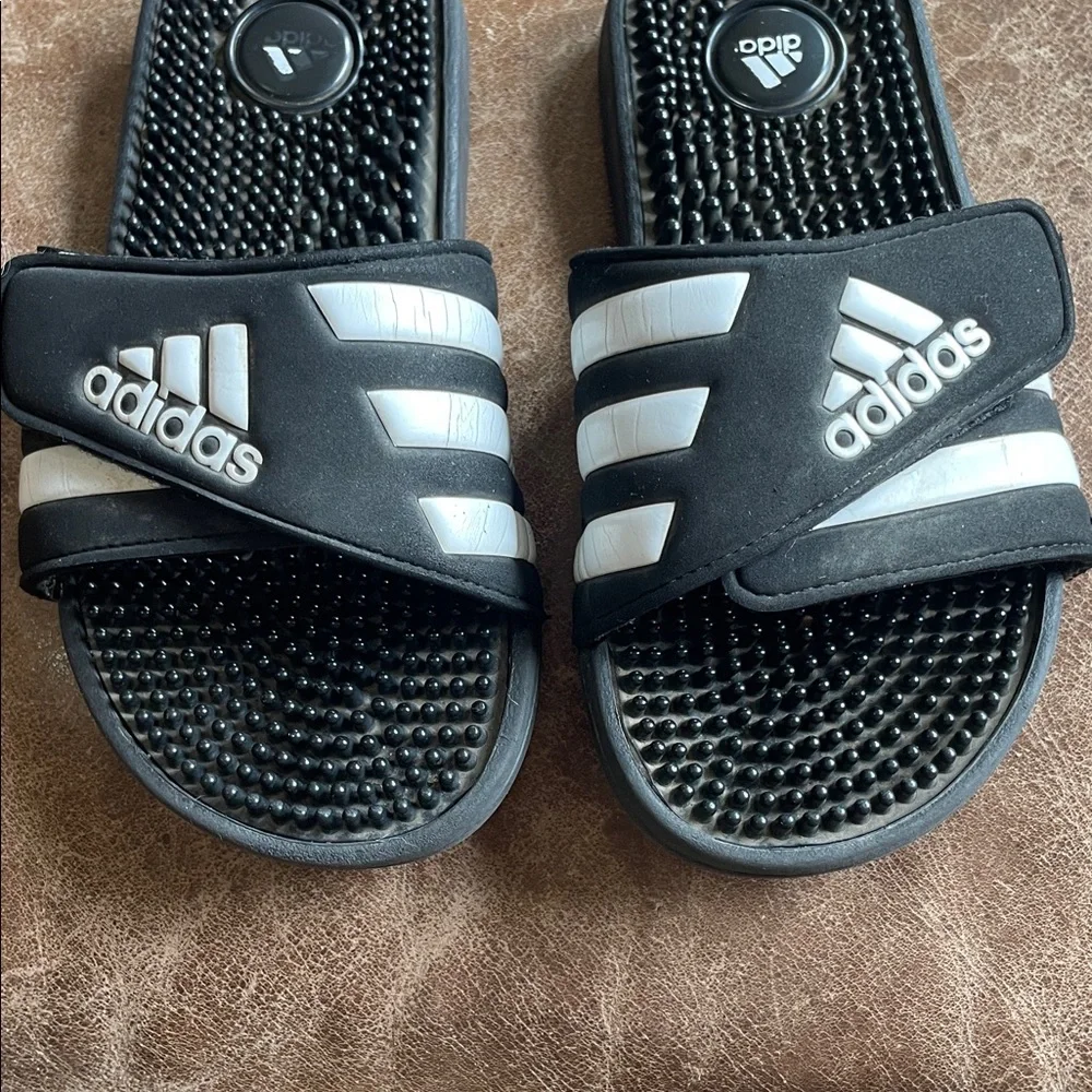 Adidas Boys Black And White Flip Flops. Good Condition. Size 4.